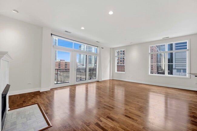 Photo - 330 N Clinton St Unidad 504