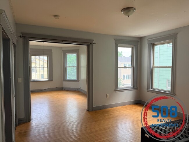 Building Photo - 3 Kingsbury St Unit 3