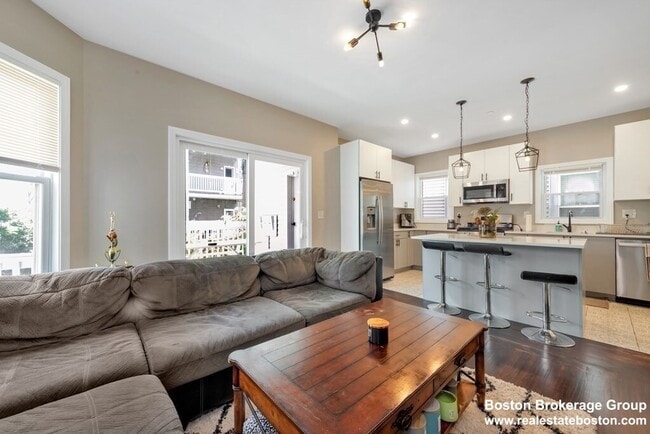 Photo - 777 Columbia Rd