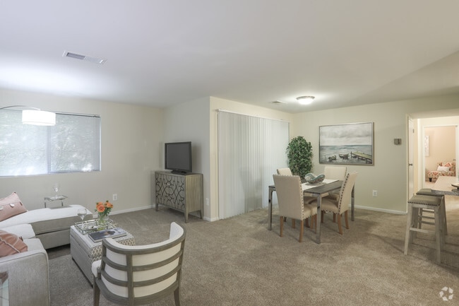 2HAB, 2BA: 1,080 ft²