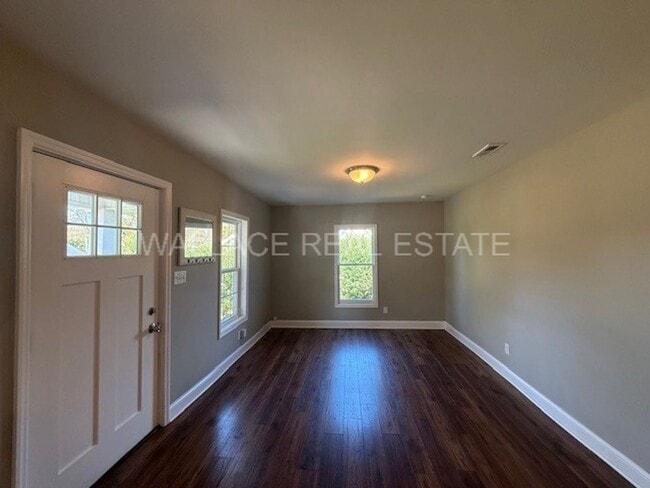 Photo - SUPER CUTE CRAFTSMAN HOME...2 BEDROOM/2 BA...