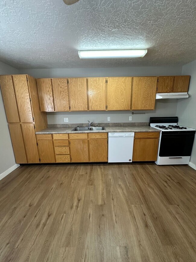 Photo - Cute 2 bed 1.5 bath townhome in the Meadows