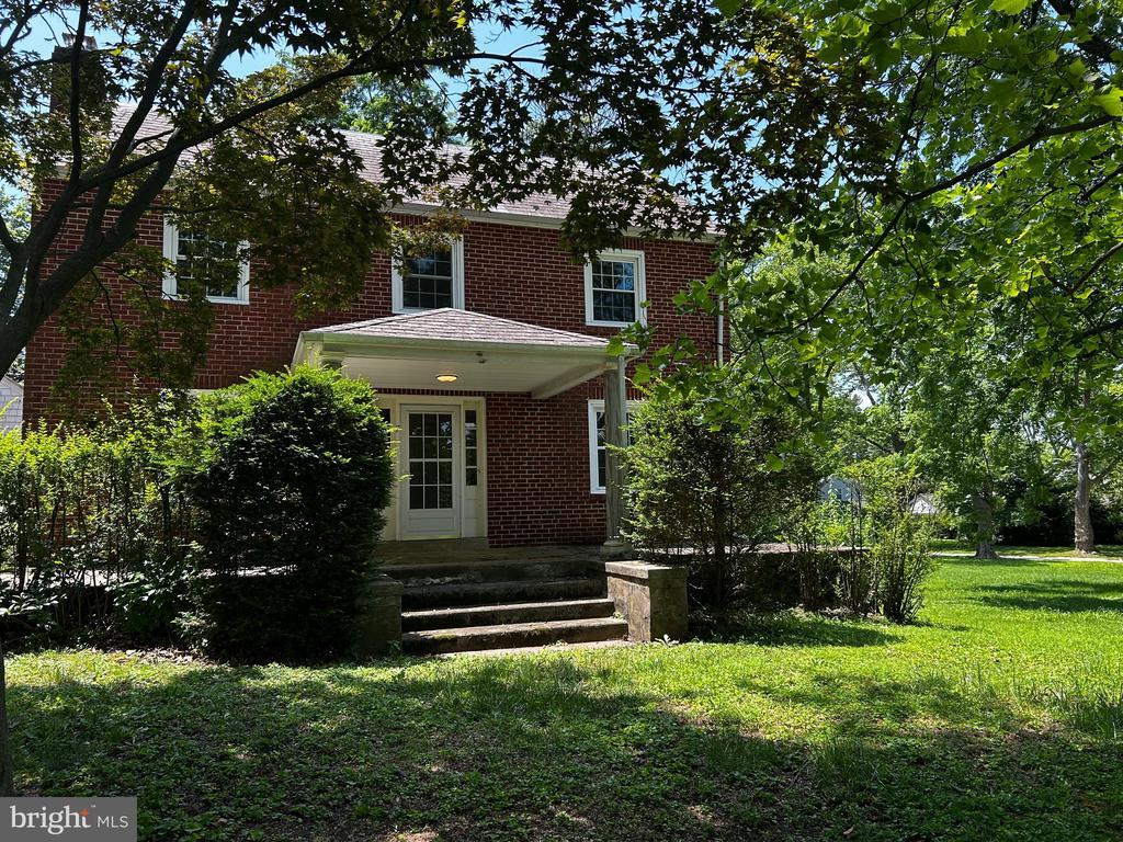 Photo - 7 W Orchard Ln House