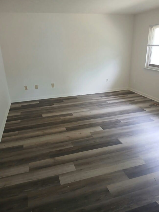 Building Photo - 56 Fernwood Ave Unit C