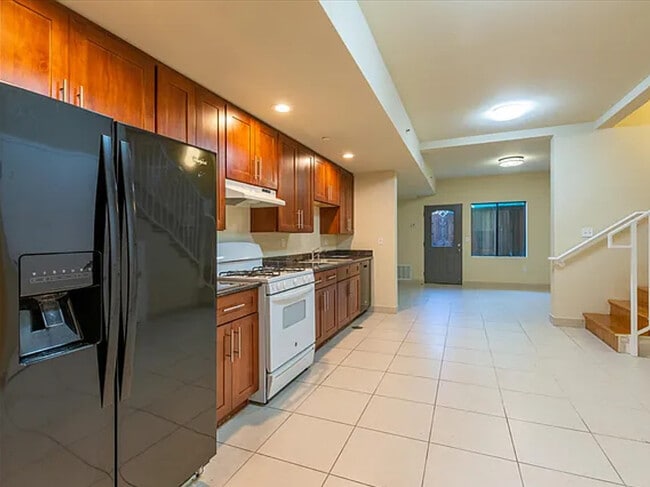 Building Photo - 1138 65th St