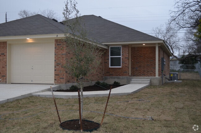 Building Photo - 211 Coby Dr Unit A-SHOWABLE Rental