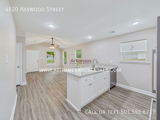 Photo - 4820 Haywood St
