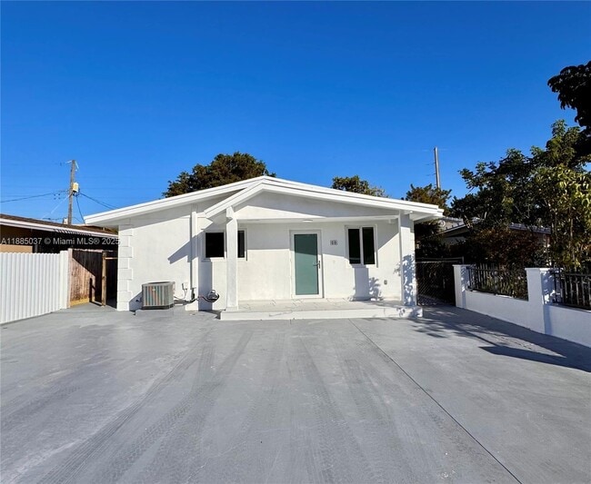 Building Photo - 50 Flagami Blvd Unit E