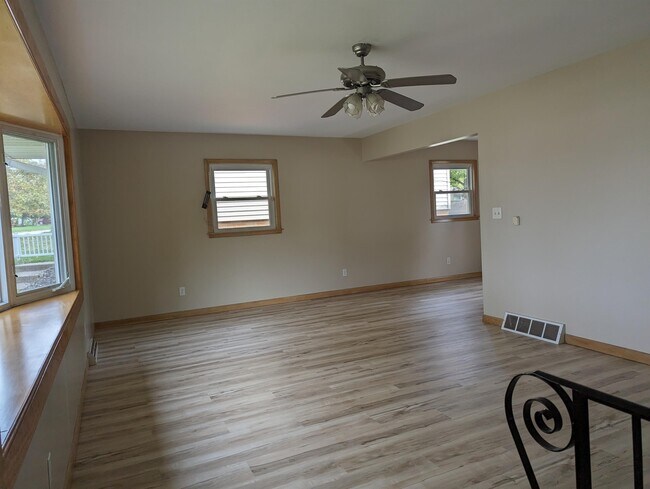 Photo - 2283 Grandview Dr