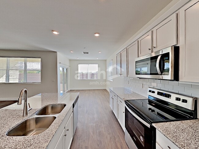 Photo - 5925 W Columbine Dr