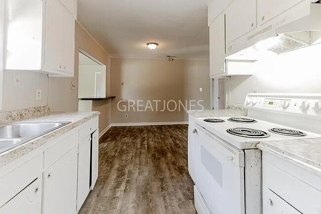 Photo - 603 Regina Dr