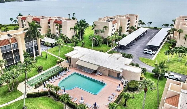 3392 NE Causeway Blvd Unit 303