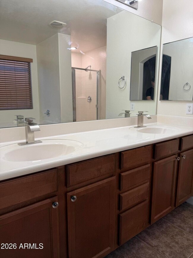 Photo - 46058 W Tulip Ln