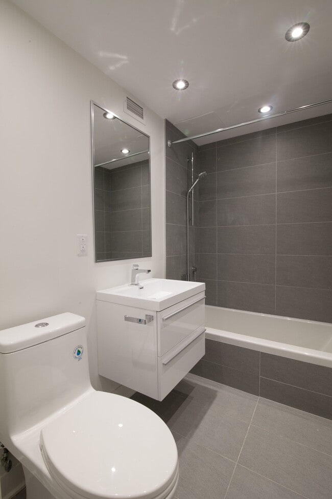 Photo - 3435 Rue Drummond Unité 24