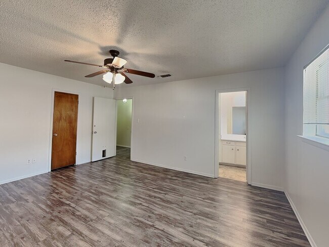 6220 Wheaton Dr