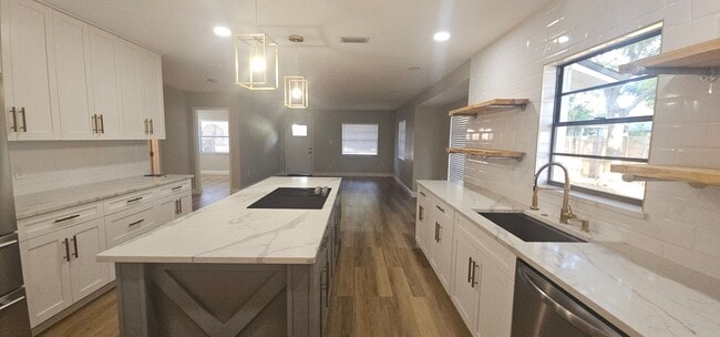 Photo - 5802 N Suwanee Ave House