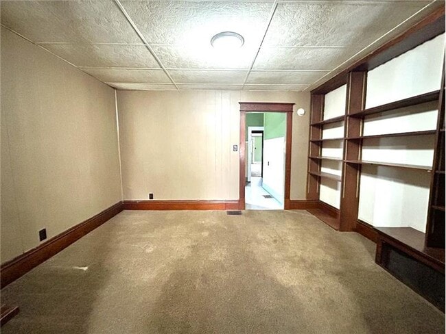 Photo - 214 W Warren St