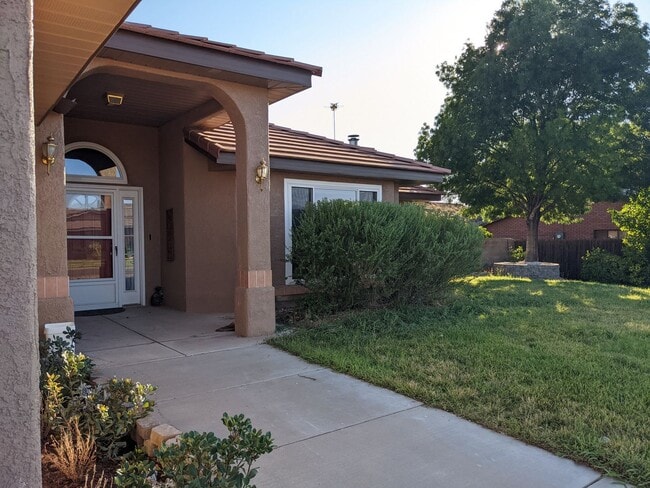 1036 E McKinley Wy
