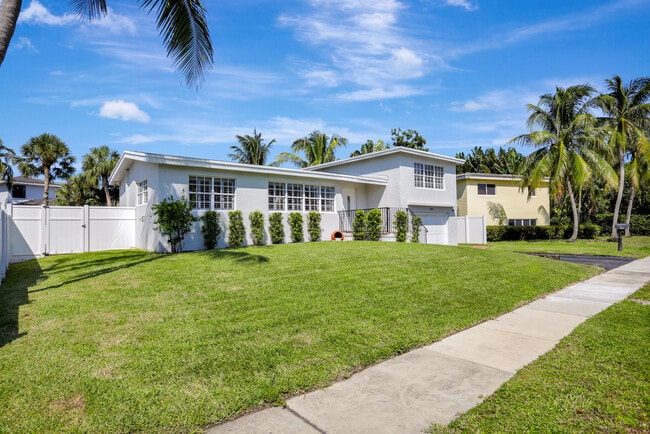 Photo - 455 NE 14th St