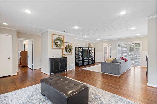 Photo - 9203 Livenshire Dr