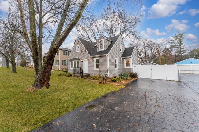 Photo - 305 N Grace St