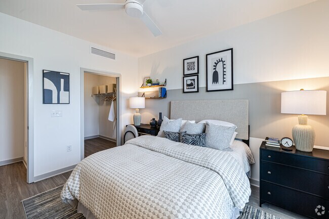 1BR, 1BA - 652SF - Bedroom