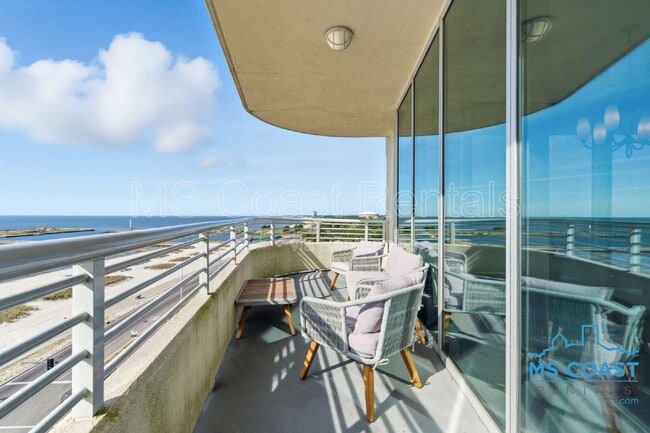 Building Photo - 2060 Beach Blvd Unit 604