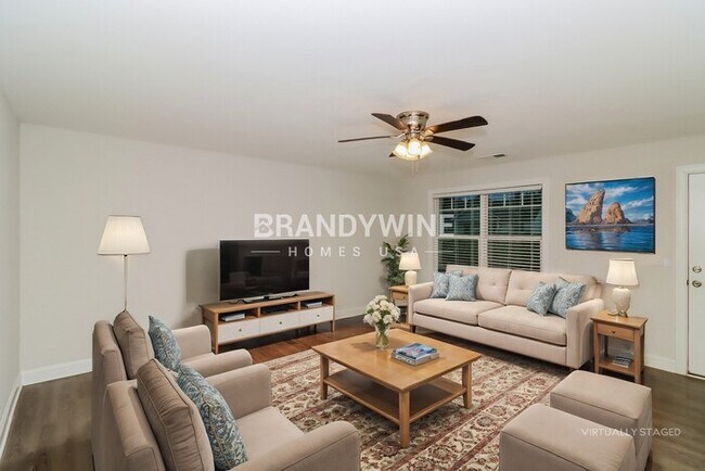 Photo - 281 Southcircle Dr NW