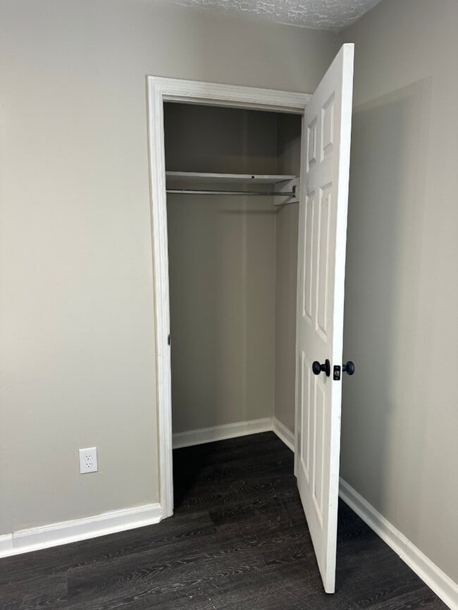 03 Living Room Coat Closet - 320 Clintonville Rd