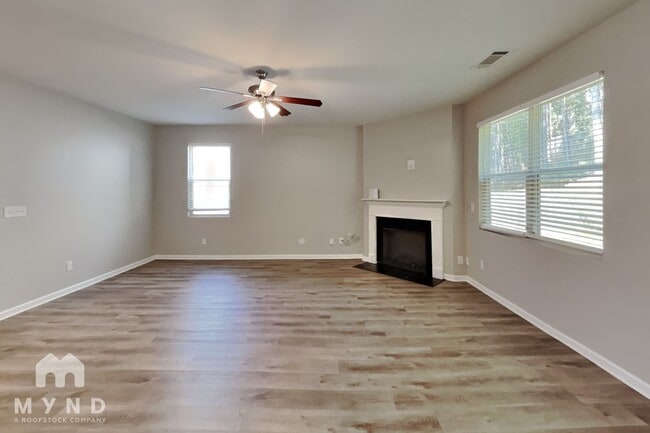 828 Lake Chase