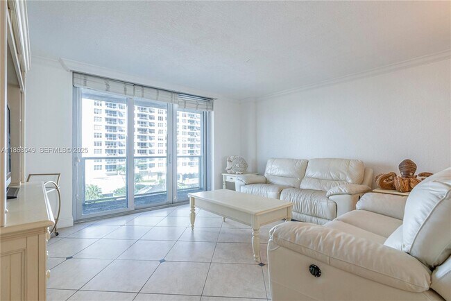 Photo - 5701 Collins Ave Unidad 405