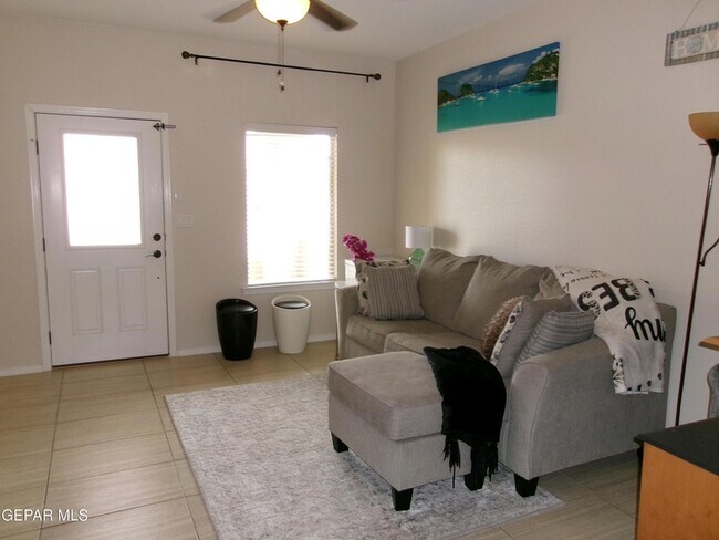 Photo - 824 Caterick St
