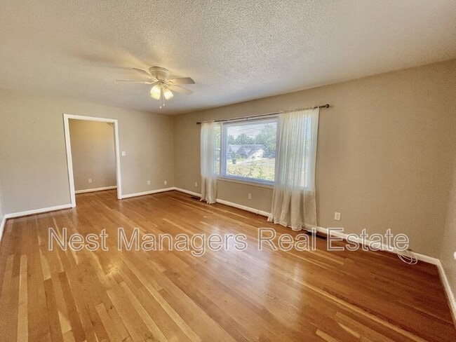 Photo - 621 Welsh Pl