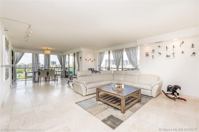Photo - 19667 Turnberry Way Unit 5E