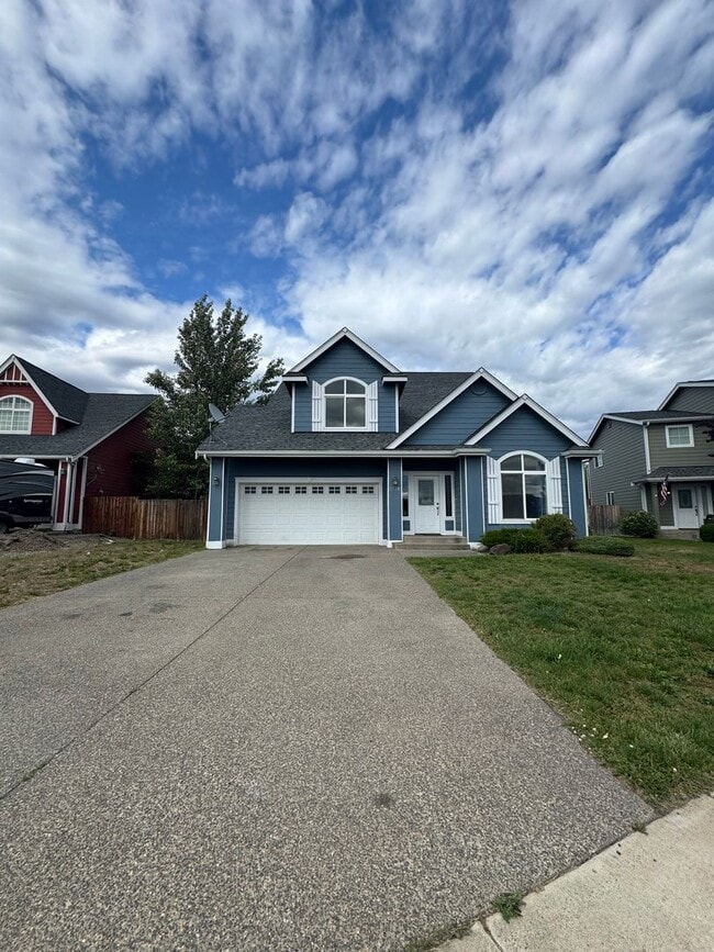 Large 4 Bed Rental in Established Neighbor... - Large 4 Bed Rental in Established Neighbor...