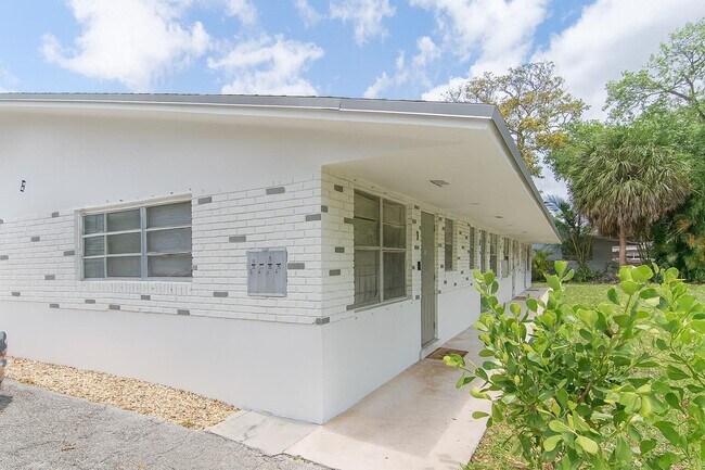 Building Photo - 1601-1611-1611 SW 11th Ct Unit 1 Rental