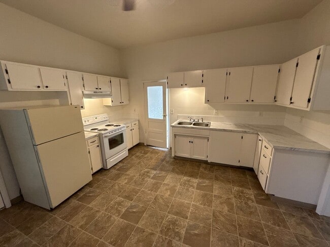 Photo - 1353 Commercial St SE