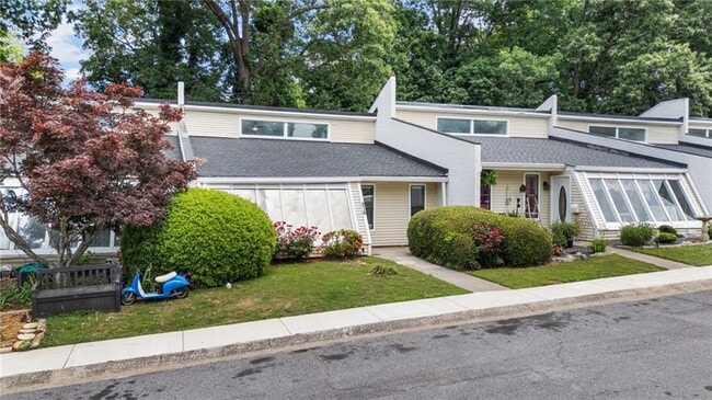 Photo - 216 Goshen Ln