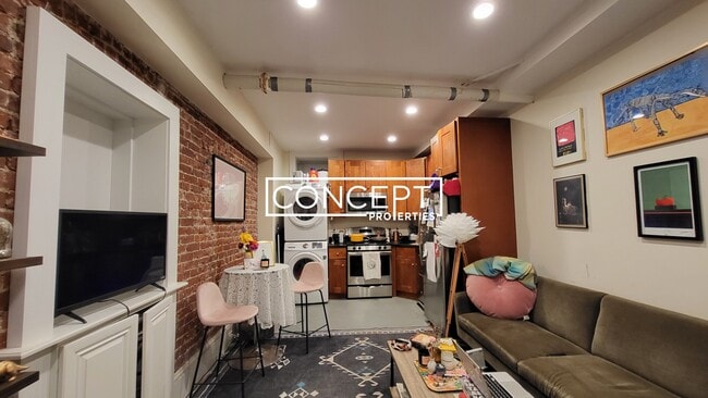 Building Photo - 38 High St Unit 2B