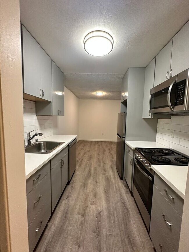 Building Photo - 2240 Blake St Unit 214