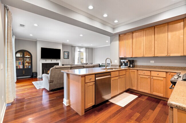 Photo - 1056 W Lawrence Ave
