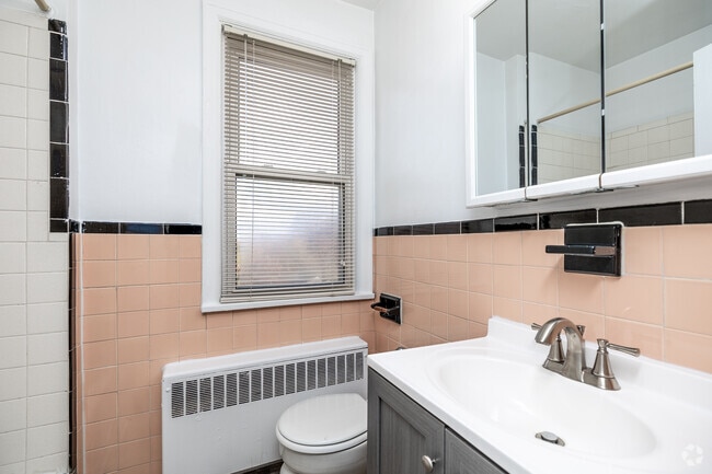 Studio - 500 SF - Bathroom