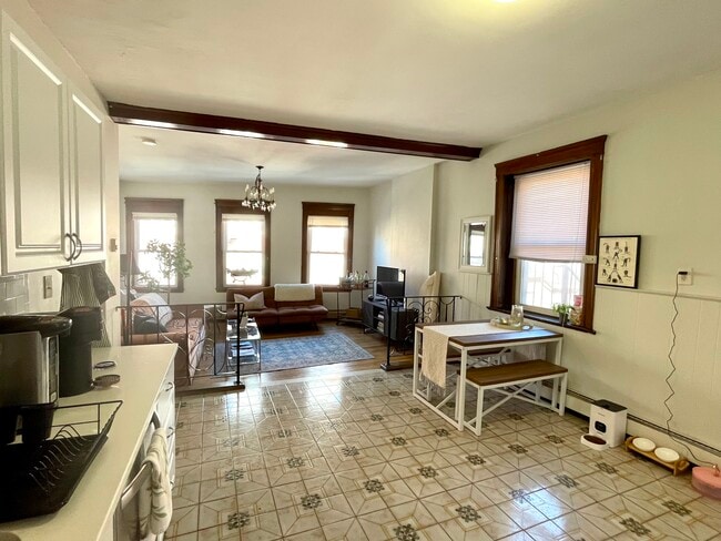 Building Photo - 443 Hanover St Unit 2