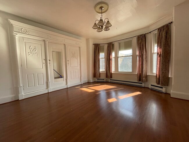 Building Photo - 4439 Spruce St Unit e-2