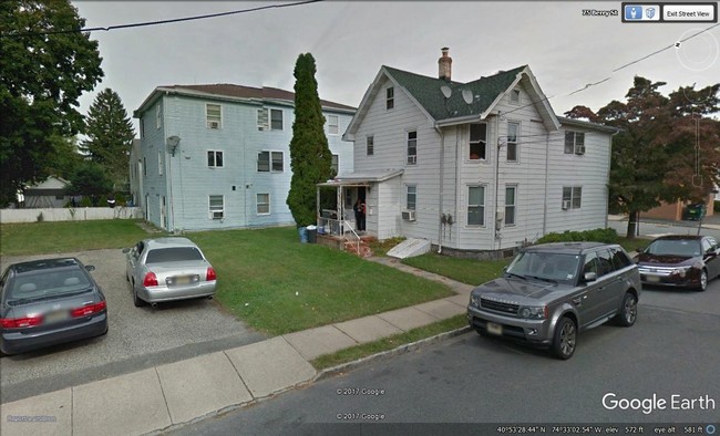 Parte posterior a la izquierda de 71-73 Elm, a la derecha de 67 Elm Street - Dover NJ - 4 Residential Incomes Apartamentos