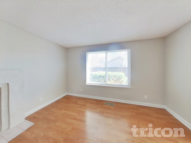 Photo - 2572 Wabash Cir