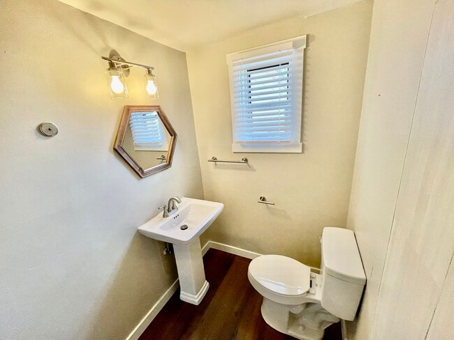 Photo - 2103 1st St S