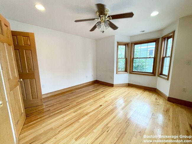 Photo - 241 W 3rd St Unit #2