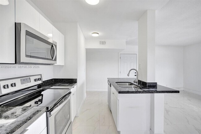 Photo - 2324 S Cypress Bend Dr Unit 2354