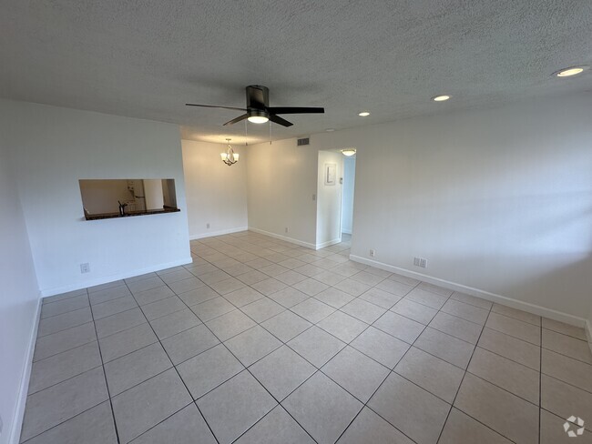 Building Photo - 1045 Twin Lakes Dr Unit 1045 twin lakes Rental